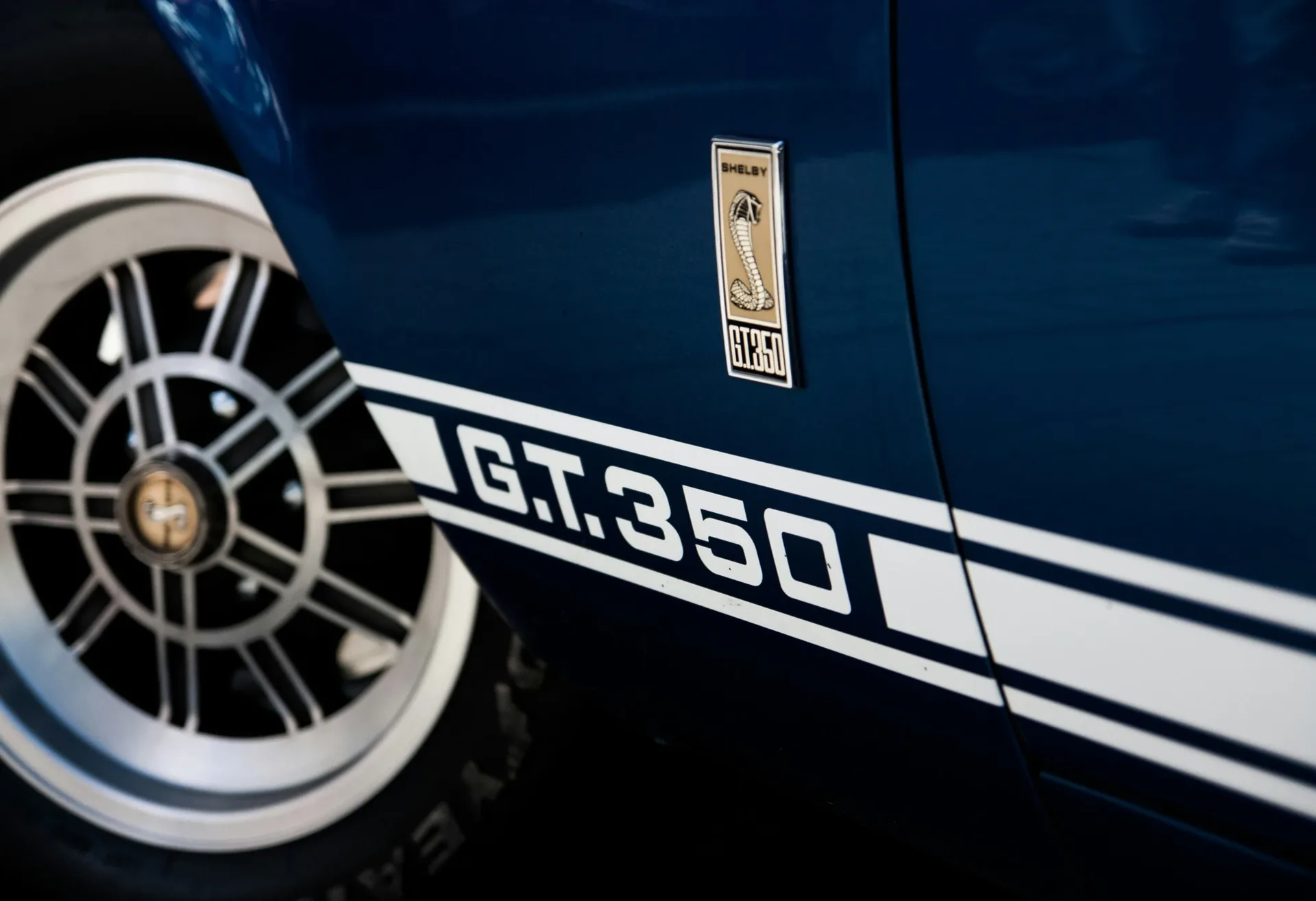 Auction vs. Classified: How to Choose the Best Way to Sell Your Vehicle or Collectibles