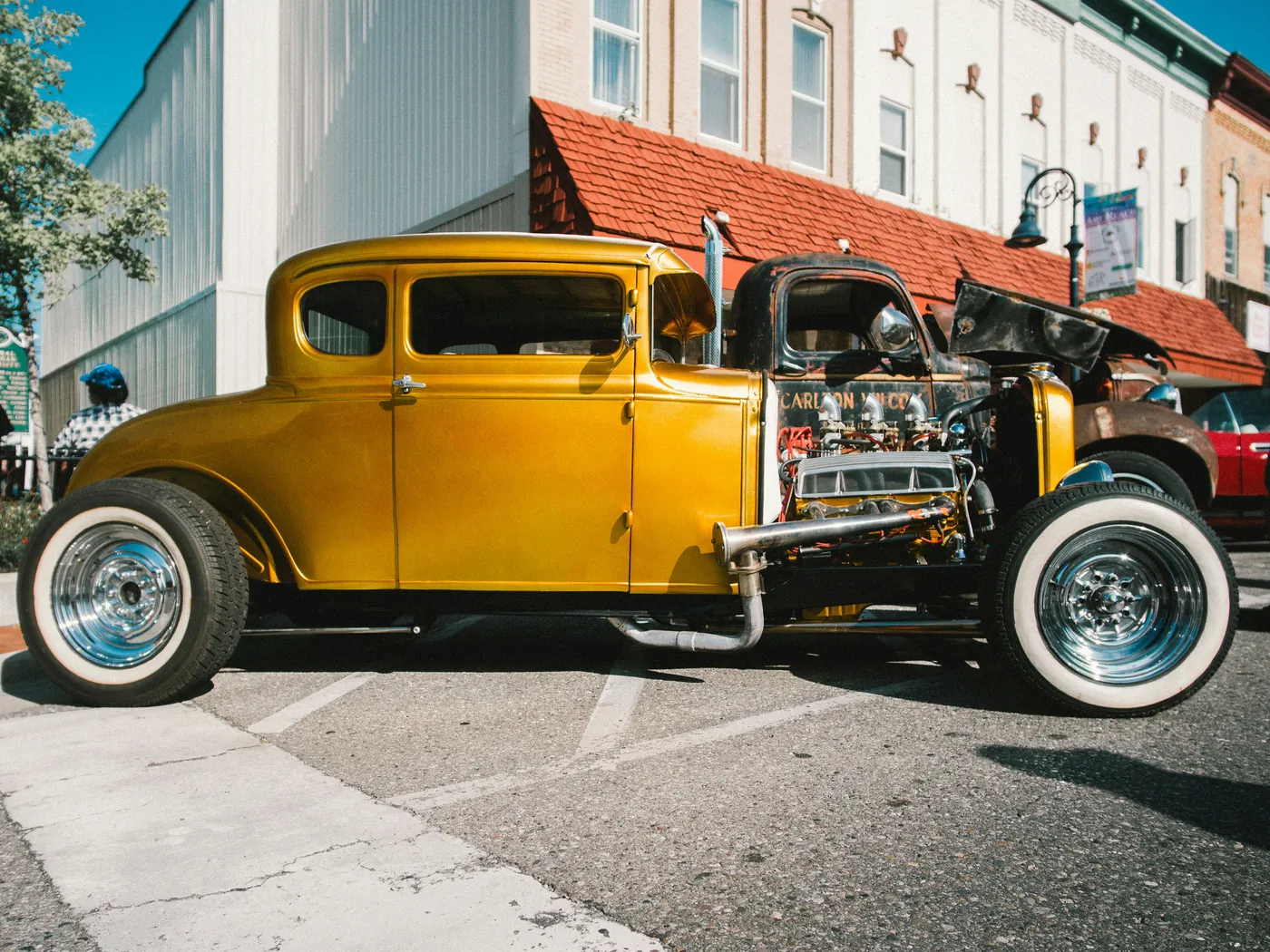 1932 Ford 5-window coupe hot rod